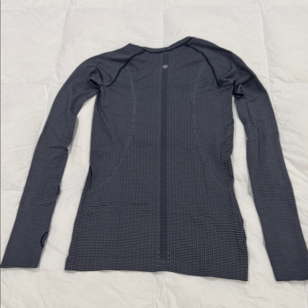 Lululemon Long sleeve Swiftly Tech tee hip length Navy blue & white striped Sz 6 - Picture 2 of 6